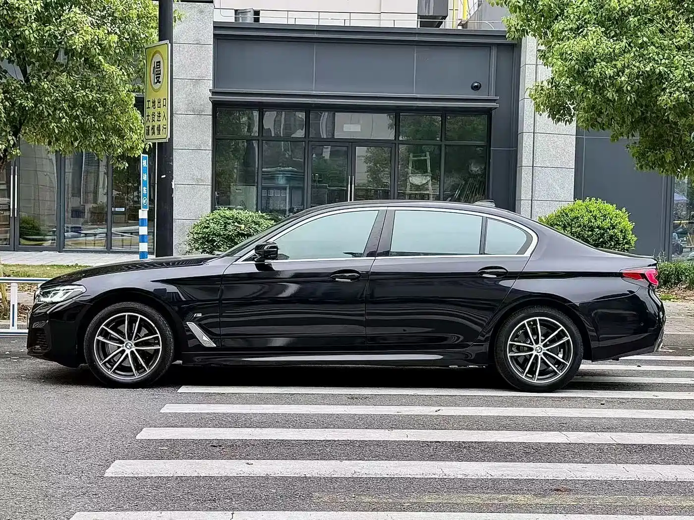 BMW 5 Series 2021 525Li M Sport Package фото 4