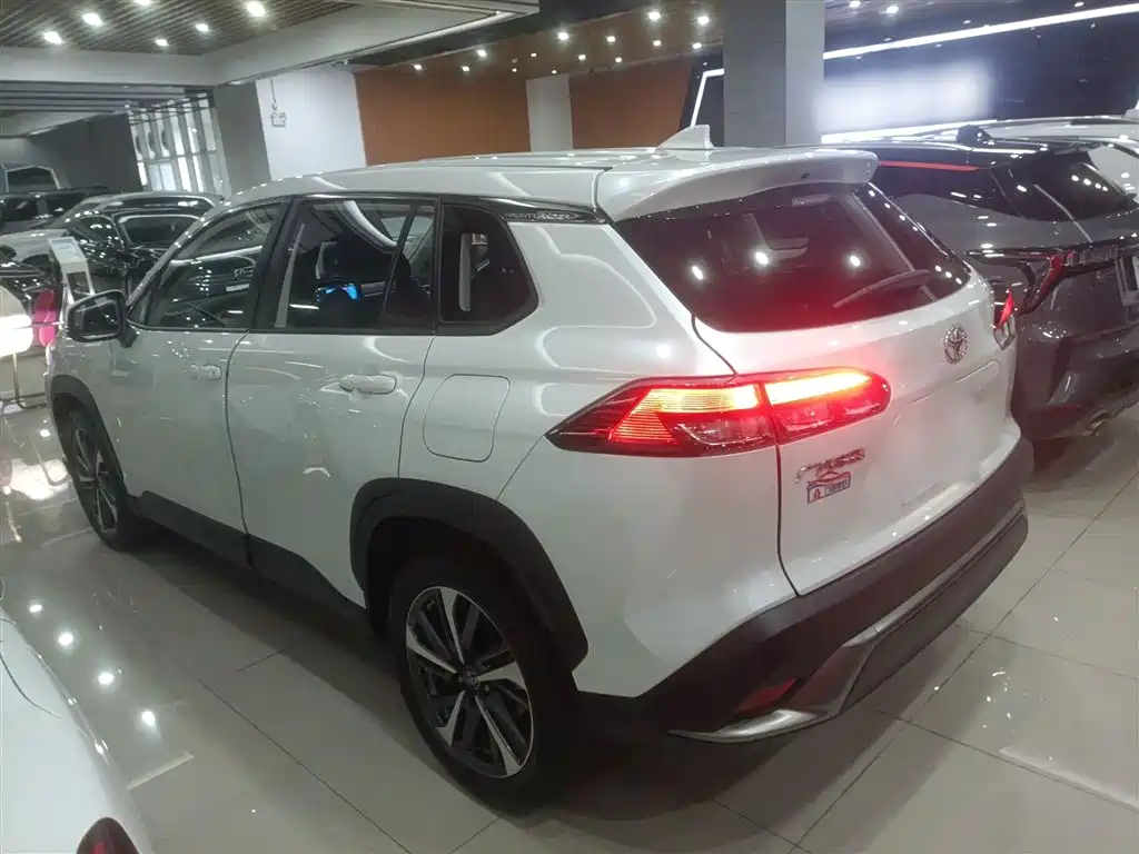 Toyota Frontlander 2022 2.0L CVT Luxury PLUS Edition фото 25