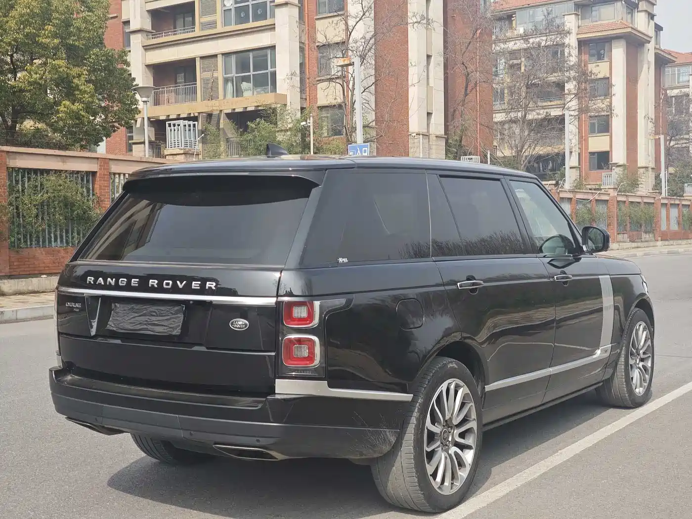 Land Rover Range Rover 2020 3.0 L6 Heritage Extended Edition фото 9