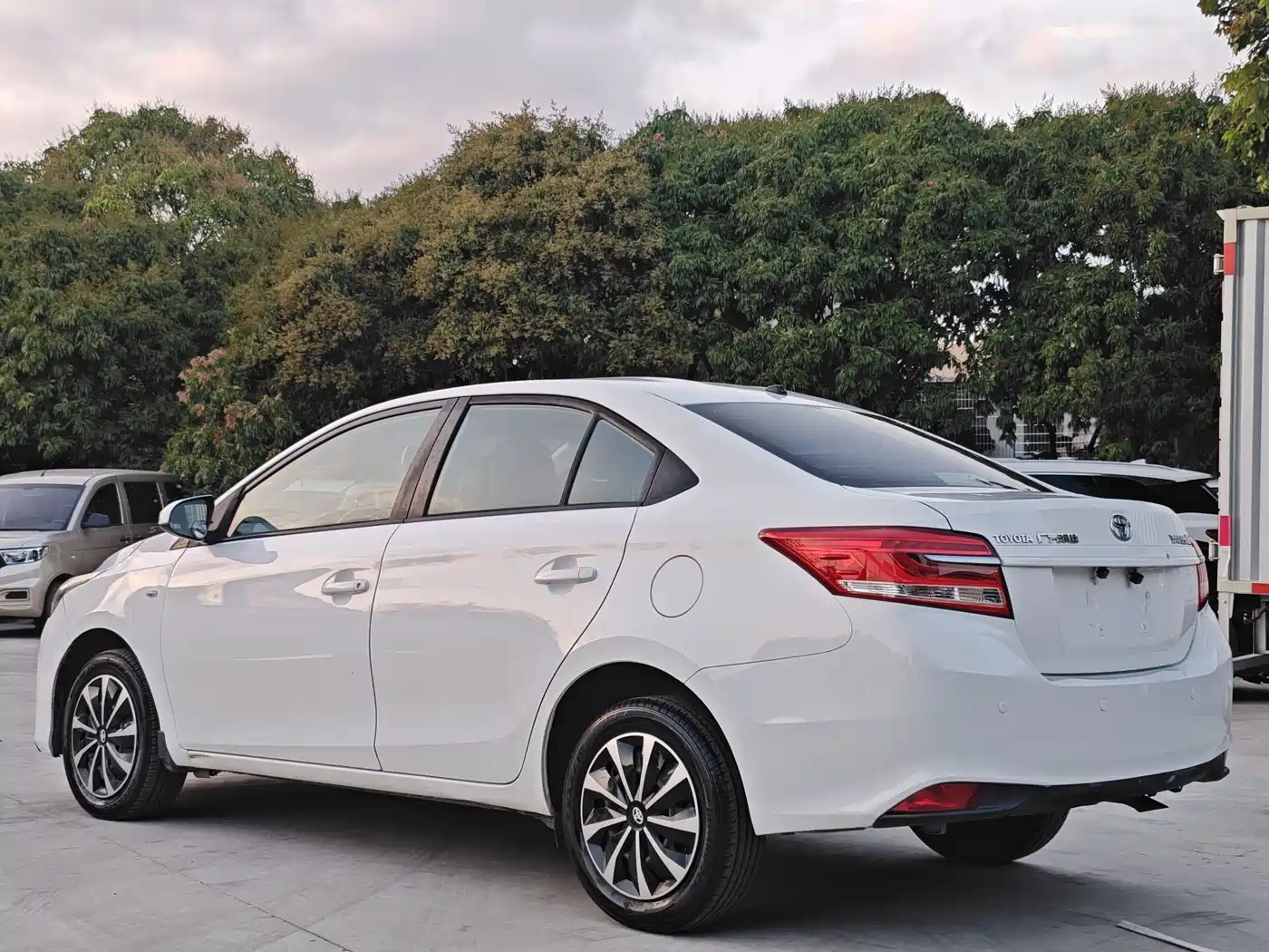 TOYOTA YARIS L TO ENJOY