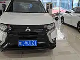 Photo 2 - Mitsubishi Outlander