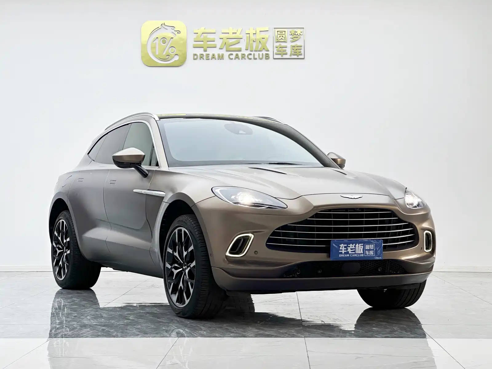 Фото 3 - Aston Martin DBX