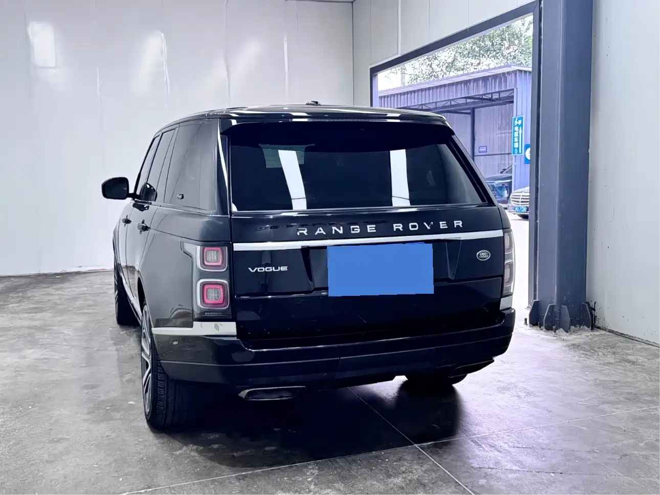 Photo 7 - Land Rover Range Rover