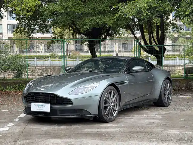ASTON MARTIN DB11