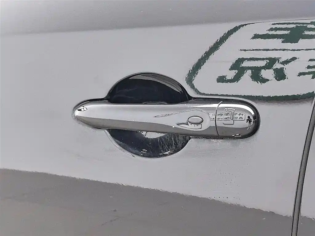 Renault Latitude 2011 2.5L Automatic Flagship Navigation Edition фото 17