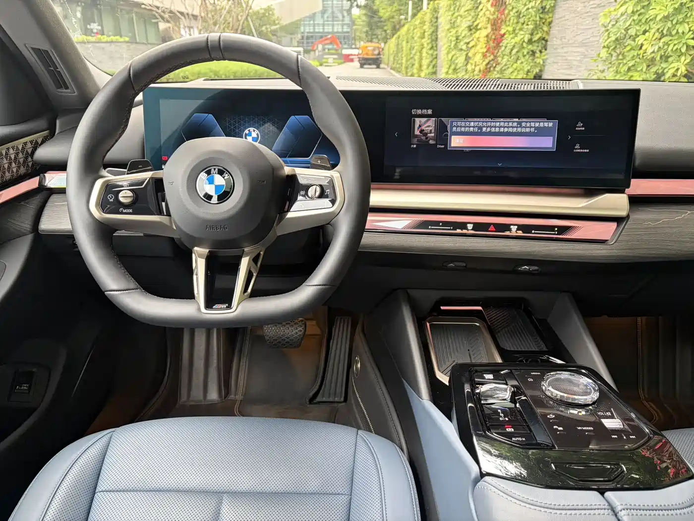 BMW 5 Series 2025 530Li Premium M Sport Package фото 11