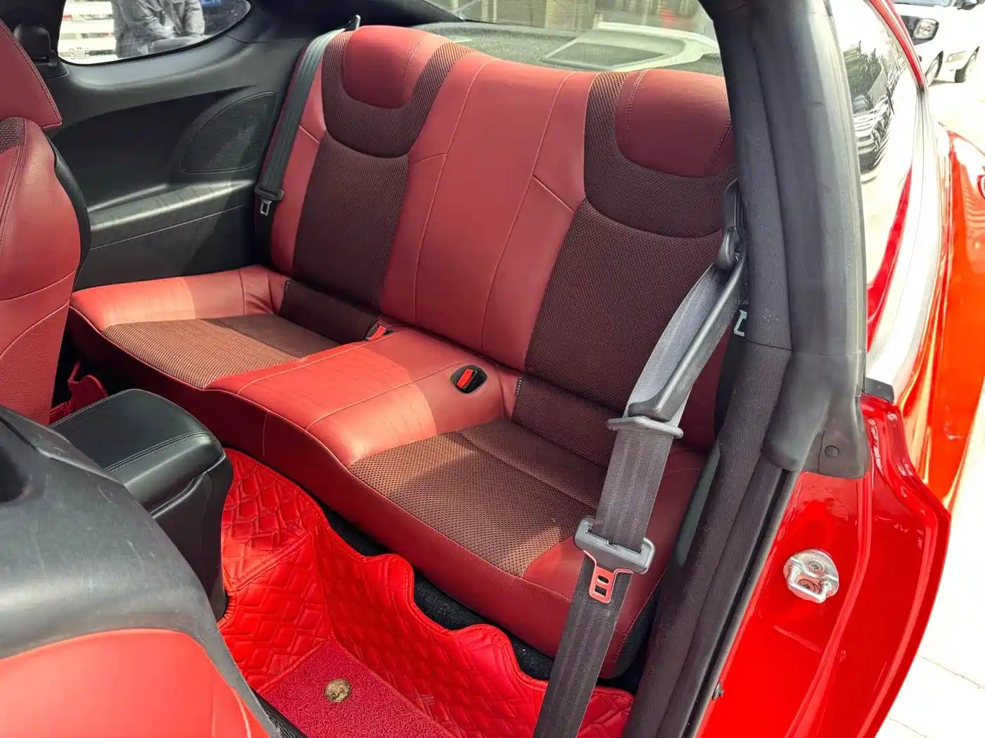 Hyundai Genesis Coupe 2012 2.0T Automatic Elegant Edition фото 8