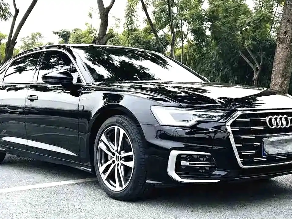 Фото 4 - Audi A6L