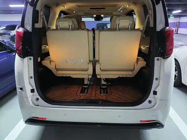 Toyota Alphard 2021 Hybrid 2.5L Luxury — фото 5