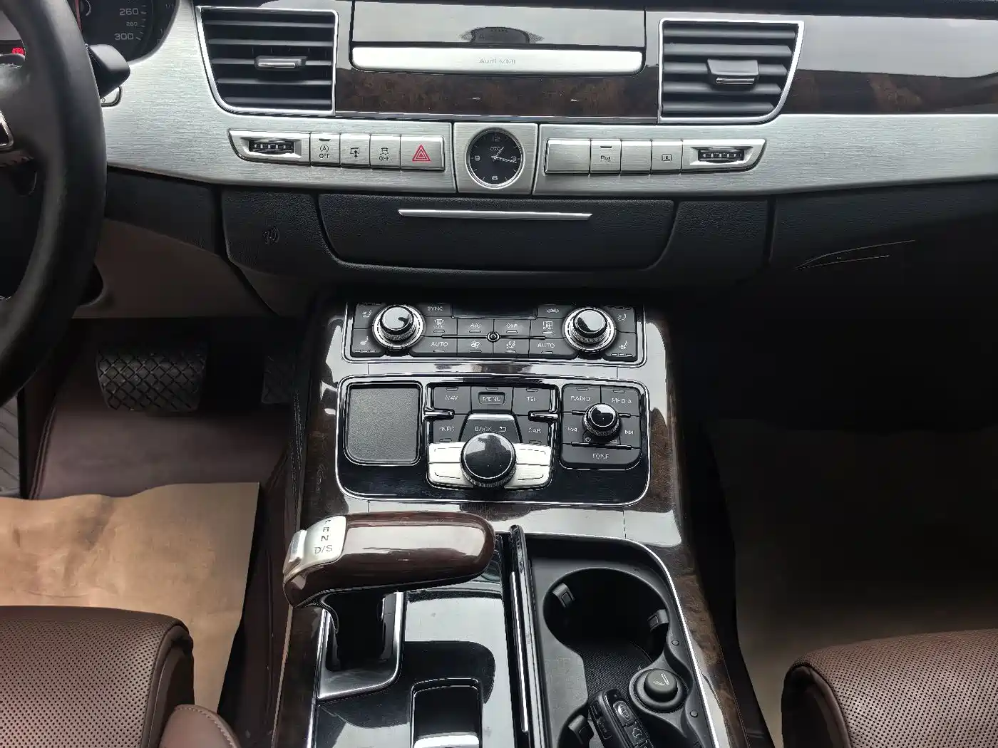 Audi A8 2014 A8L 45 TFSI quattro Luxury фото 9