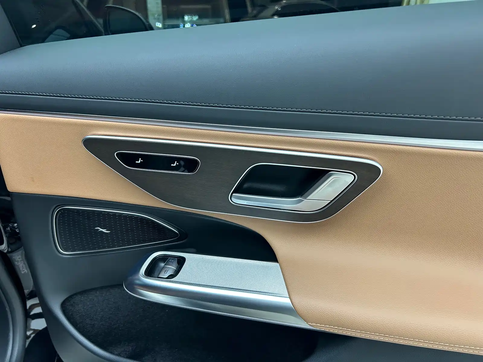 Photo 13 - Mercedes-Benz E-Class