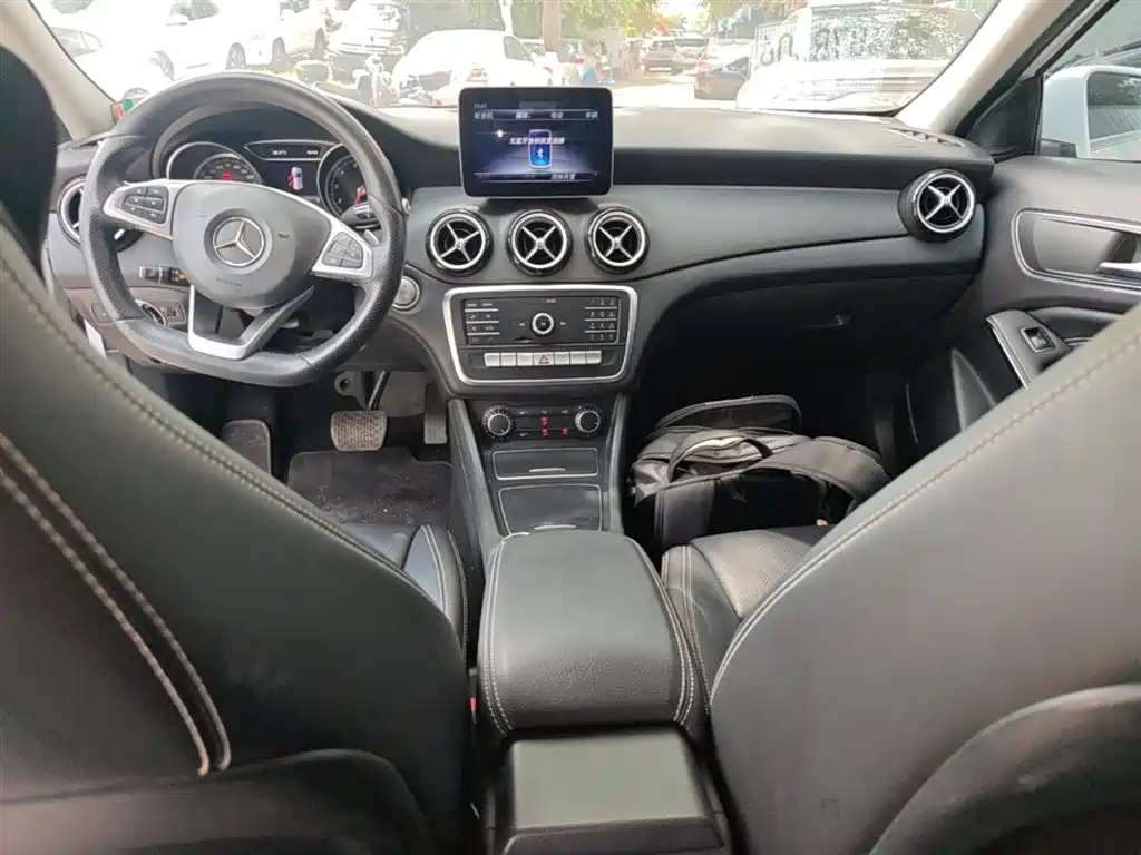 Mercedes-Benz GLA 2019 GLA 200 Dynamic фото 13