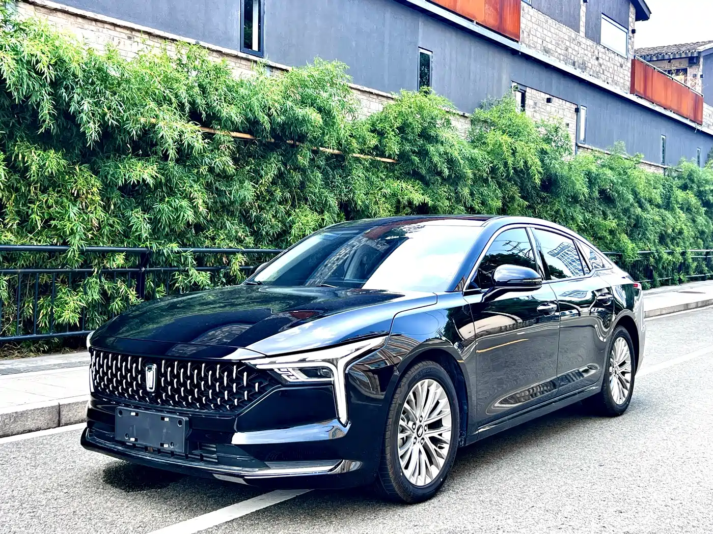 2025 Besturn B70