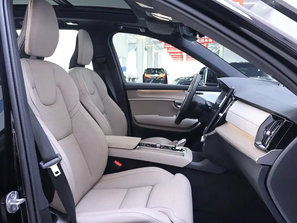 Volvo XC90 2025 2025 Facelift B6 Smart Elegance Luxury 6-seater
