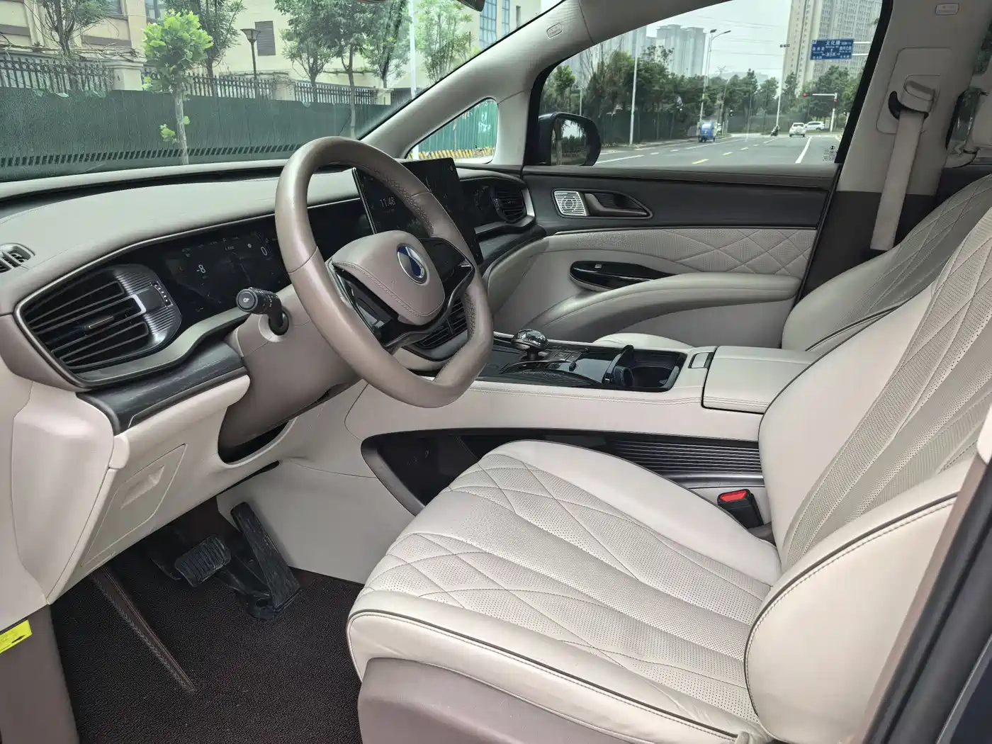 Denza D9 2022 DM-i 970 All-Wheel Drive Honor Edition фото 4