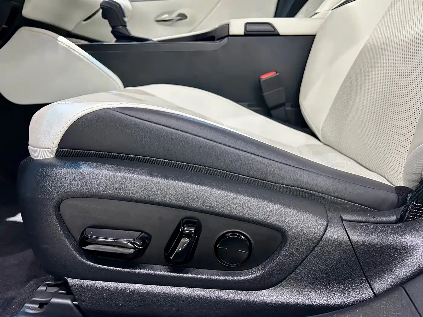 Lexus ES 2025 2025 200 Ultimate Edition
