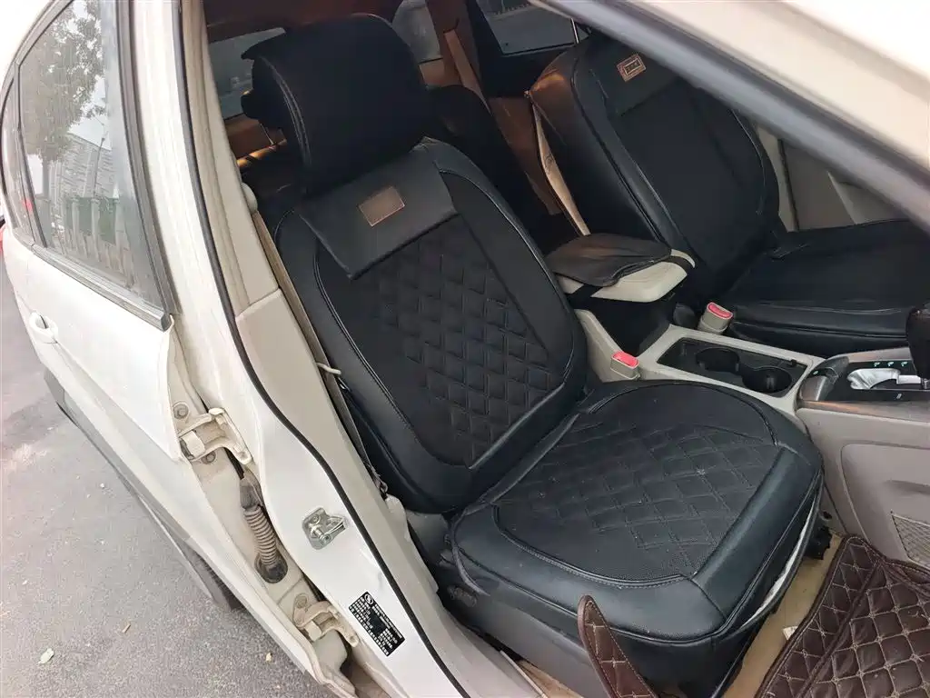 Chevrolet Captiva 2014 2.4L 2WD Urban 5-seater фото 25