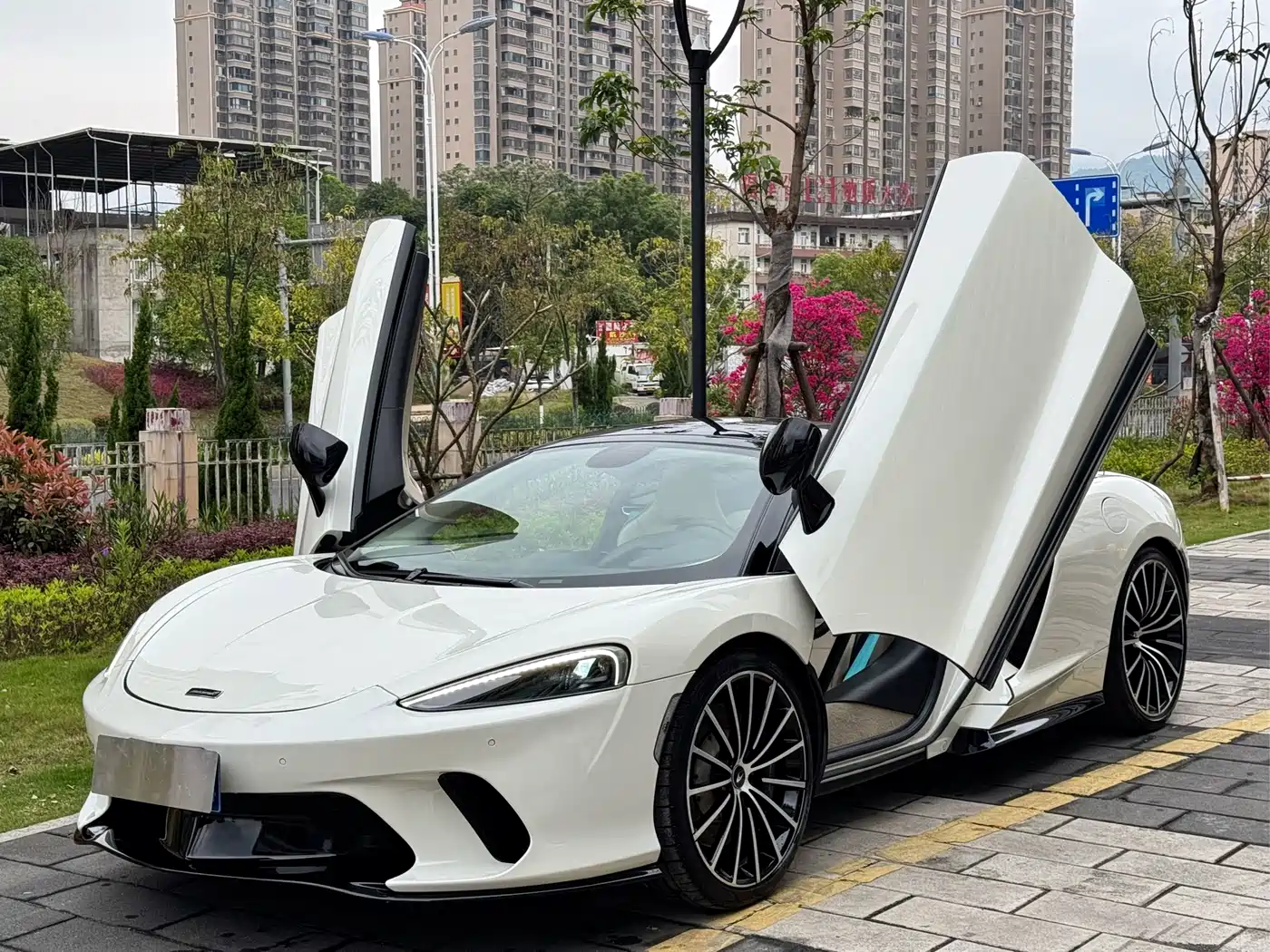 MCLAREN GT