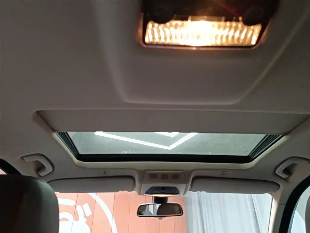 BMW 5 Series 2014 525Li Luxury Design Package фото 8