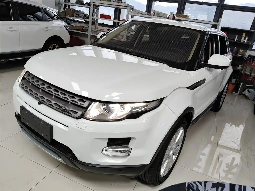 Land Rover Range Rover Evoque 2015 2.0T 5-Door Intelligent Edition фото 2