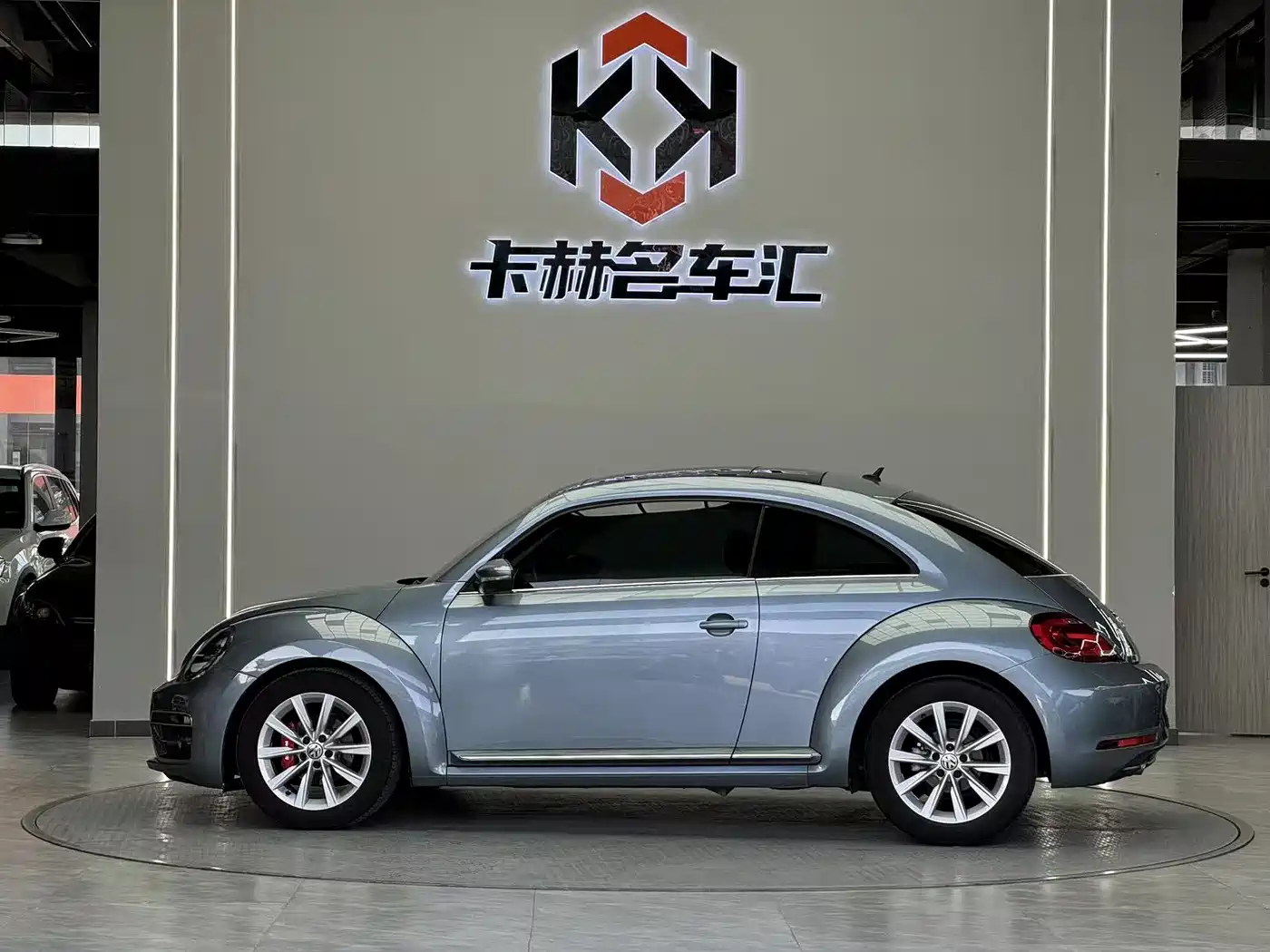 Volkswagen Beetle 2018 180TSI Trend Joy Edition фото 4