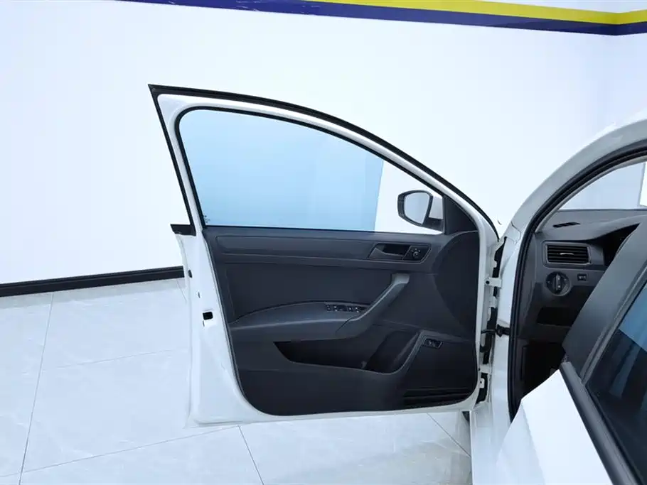 VOLKSWAGEN SANTANA