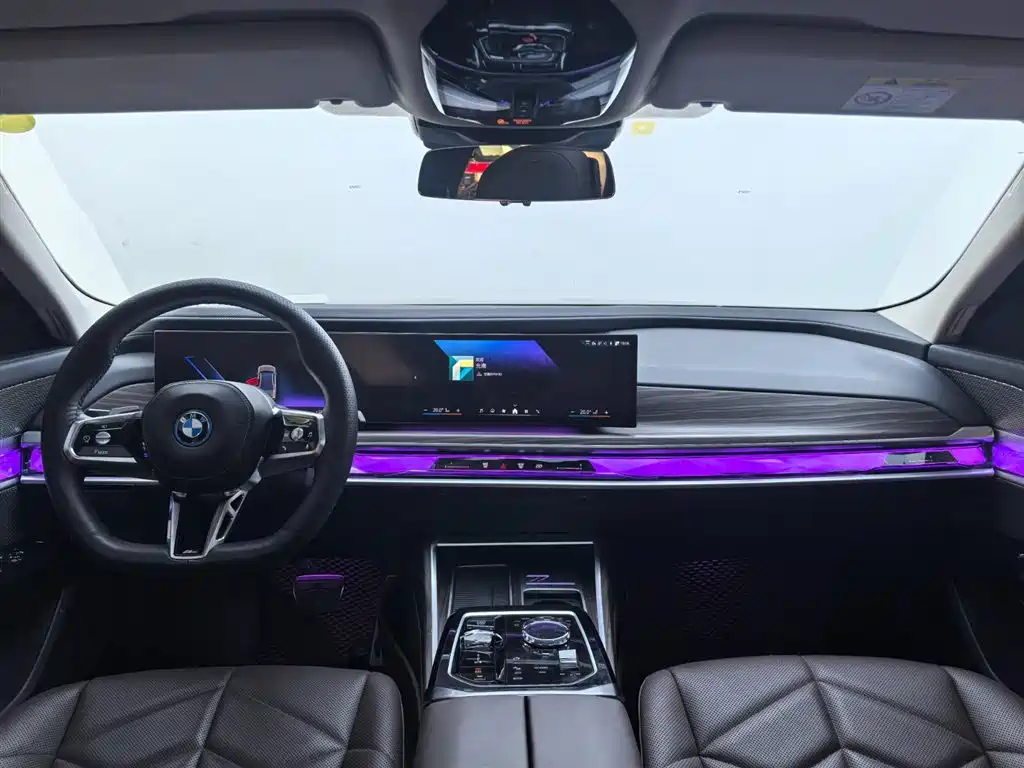 BMW I7