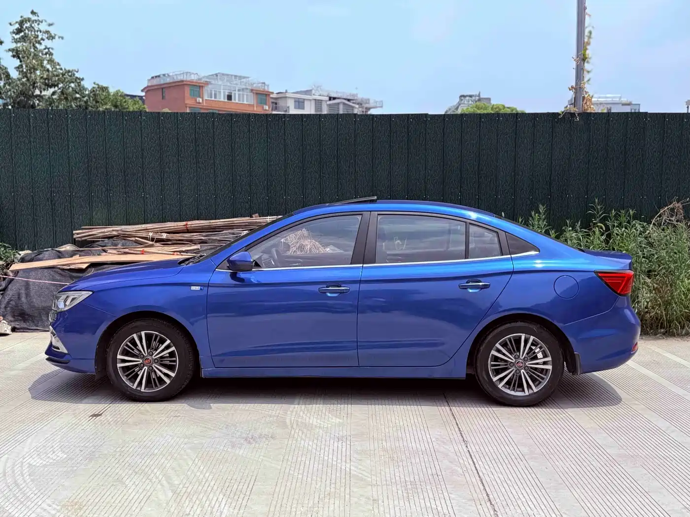 Фото 8 - Roewe i5