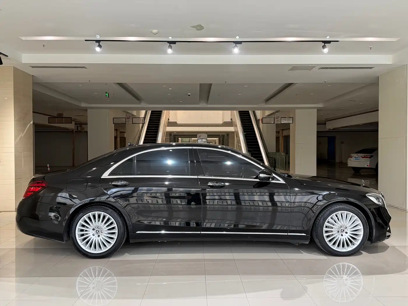 Mercedes-Benz S-Class 2016 S 320 L Business Edition фото 4