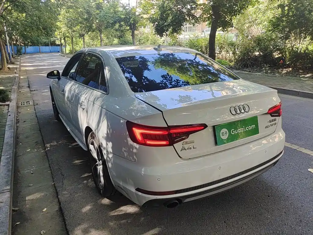Фото 5 - Audi A4L