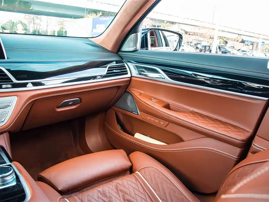 BMW 7 Series 2019 740Li xDrive Executive M Sport Package фото 19