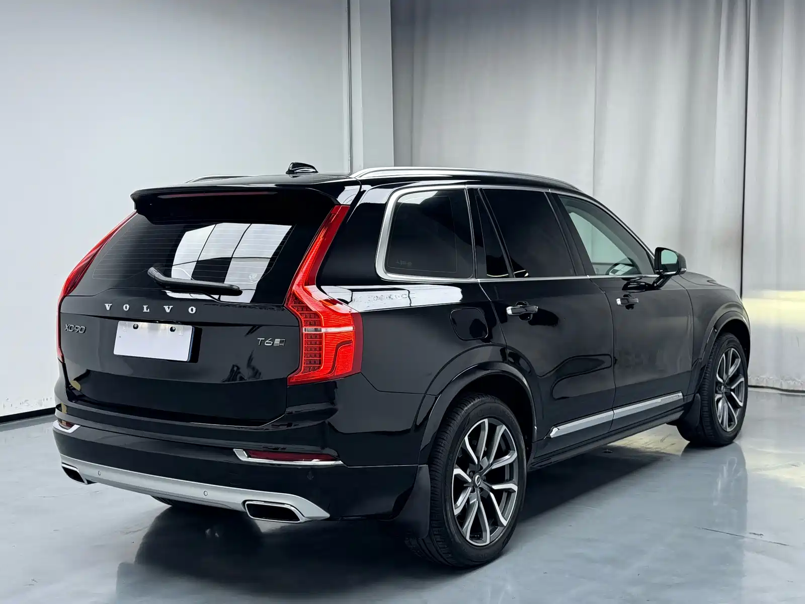 Фото 2 - Volvo XC90