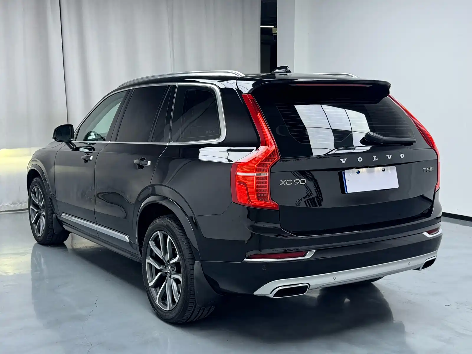 Фото 4 - Volvo XC90