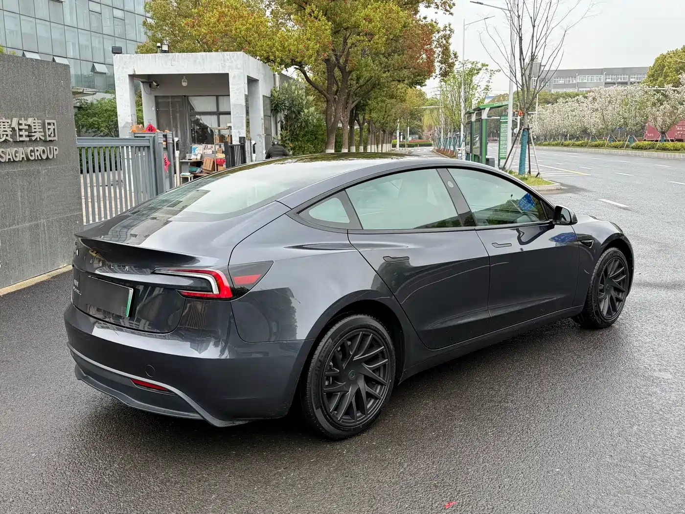 TESLA MODEL 3
