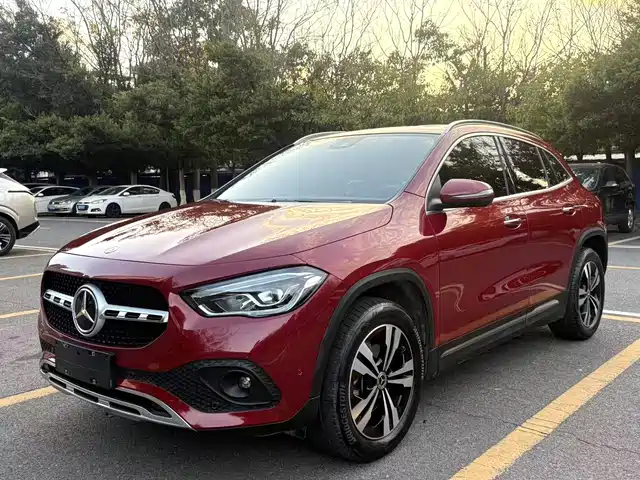 MERCEDES-BENZ GLA