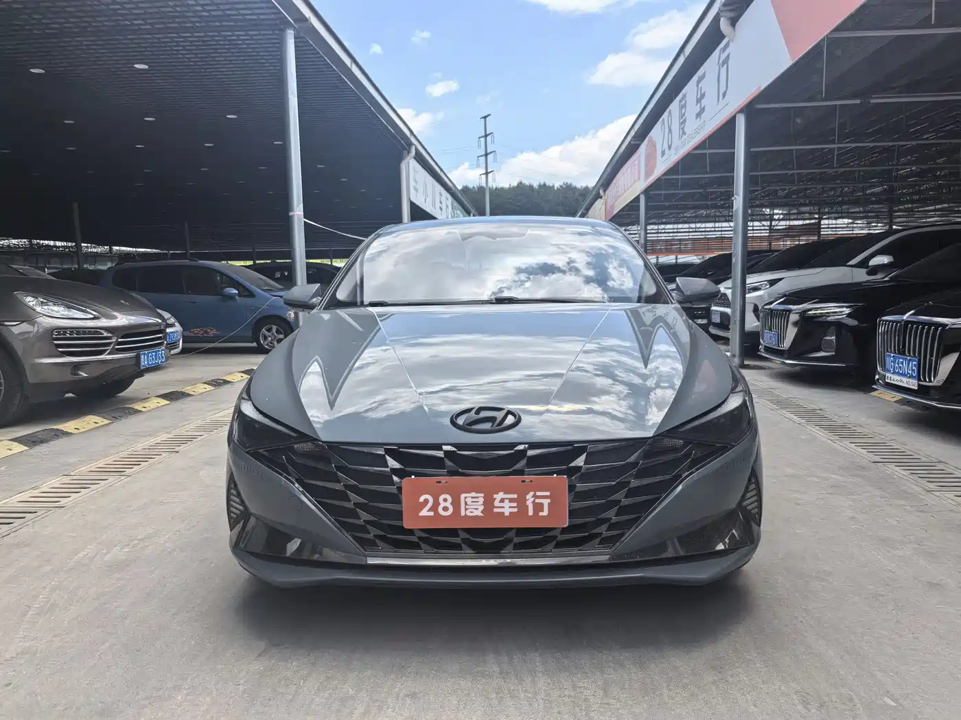 Hyundai Elantra 2021 1.5L CVT LUX Premium Edition фото 2