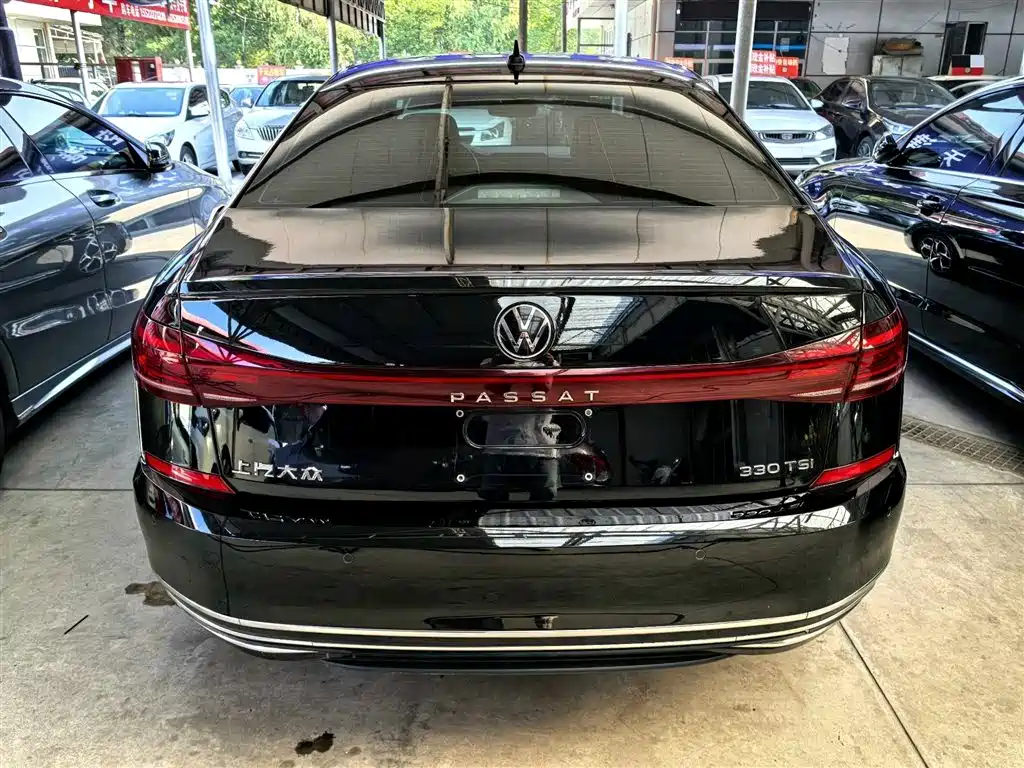 Volkswagen Passat 2022 330TSI Starlight Luxury Edition фото 8