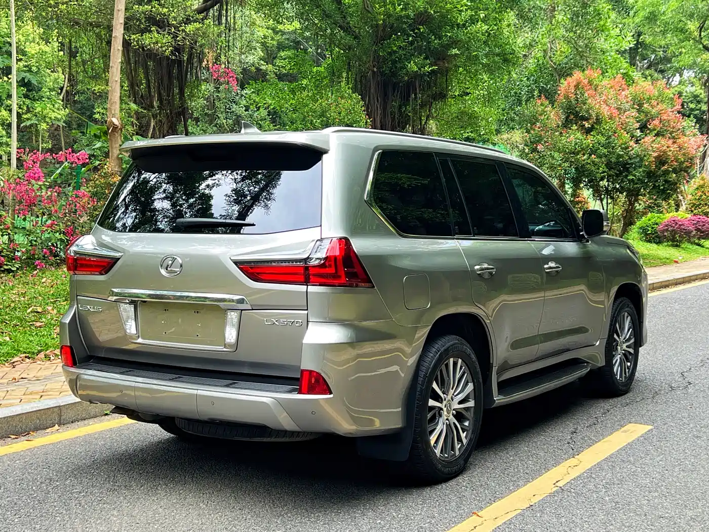 Lexus LX 2017 570 Dynamic Luxury фото 21
