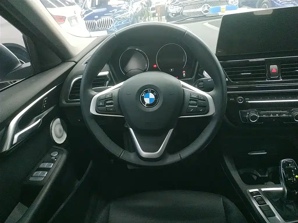 BMW 1 Series 2022 120i M Sport фото 11
