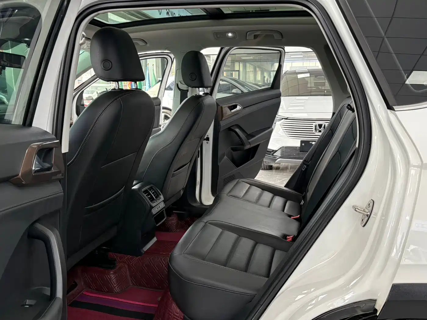 Volkswagen Tharu 2022 280TSI FWD Luxury Edition фото 9