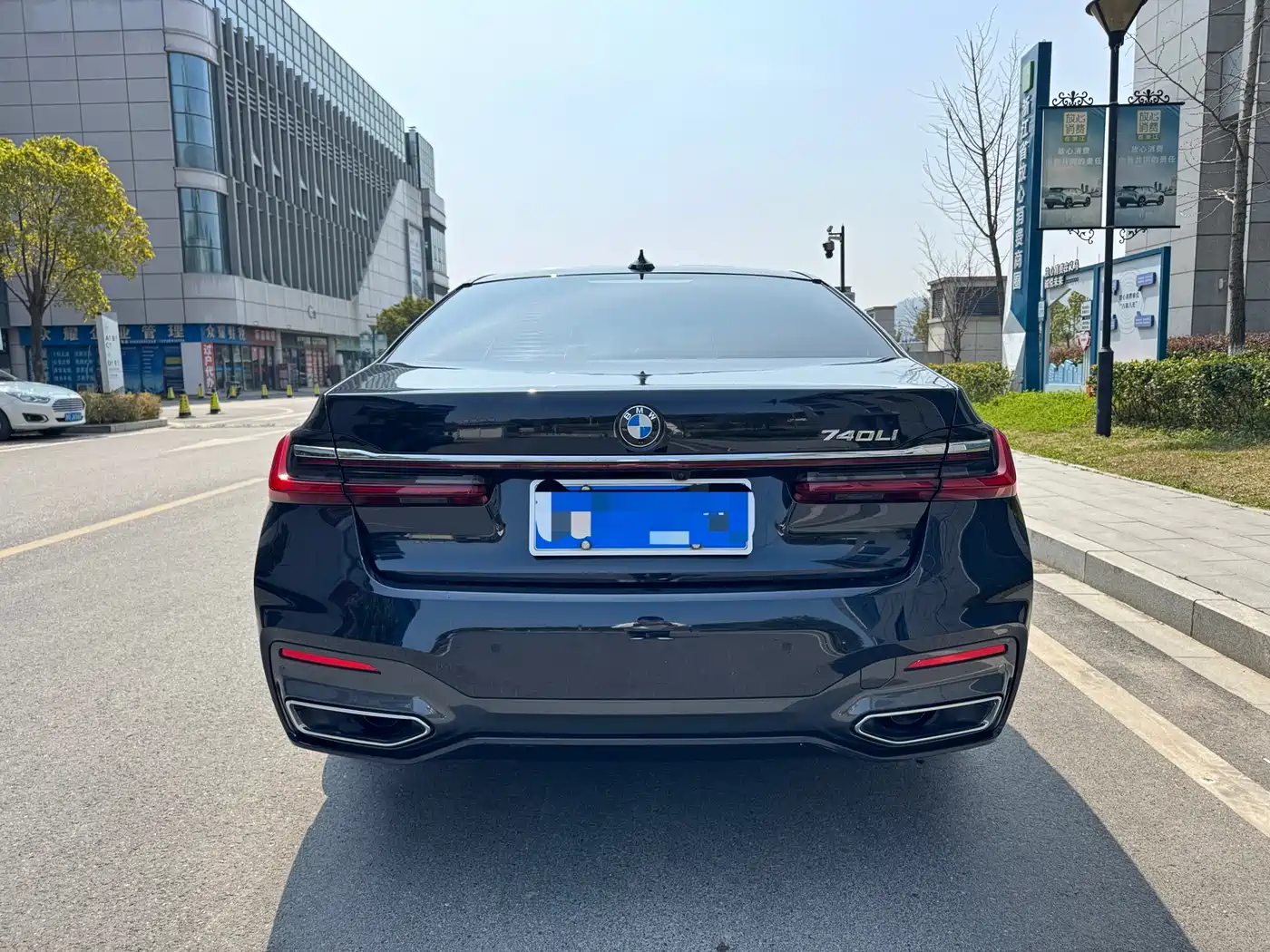 BMW 7 Series 2022 740Li Exclusive M Sport Package фото 4