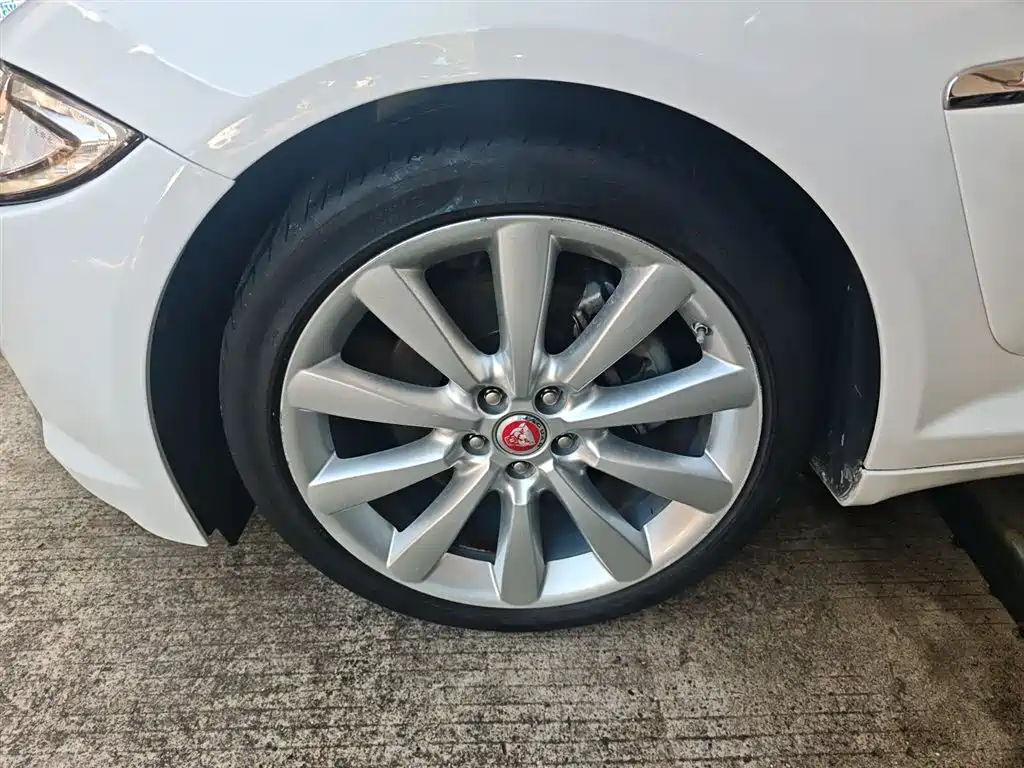 Jaguar XF 2015 2015 XF 2.0T Luxury Edition