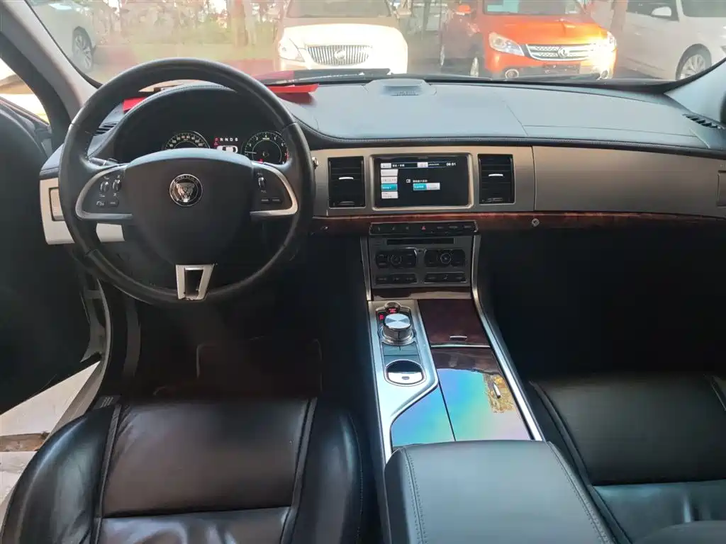 Jaguar XF 2015 2015 XF 2.0T Luxury Edition