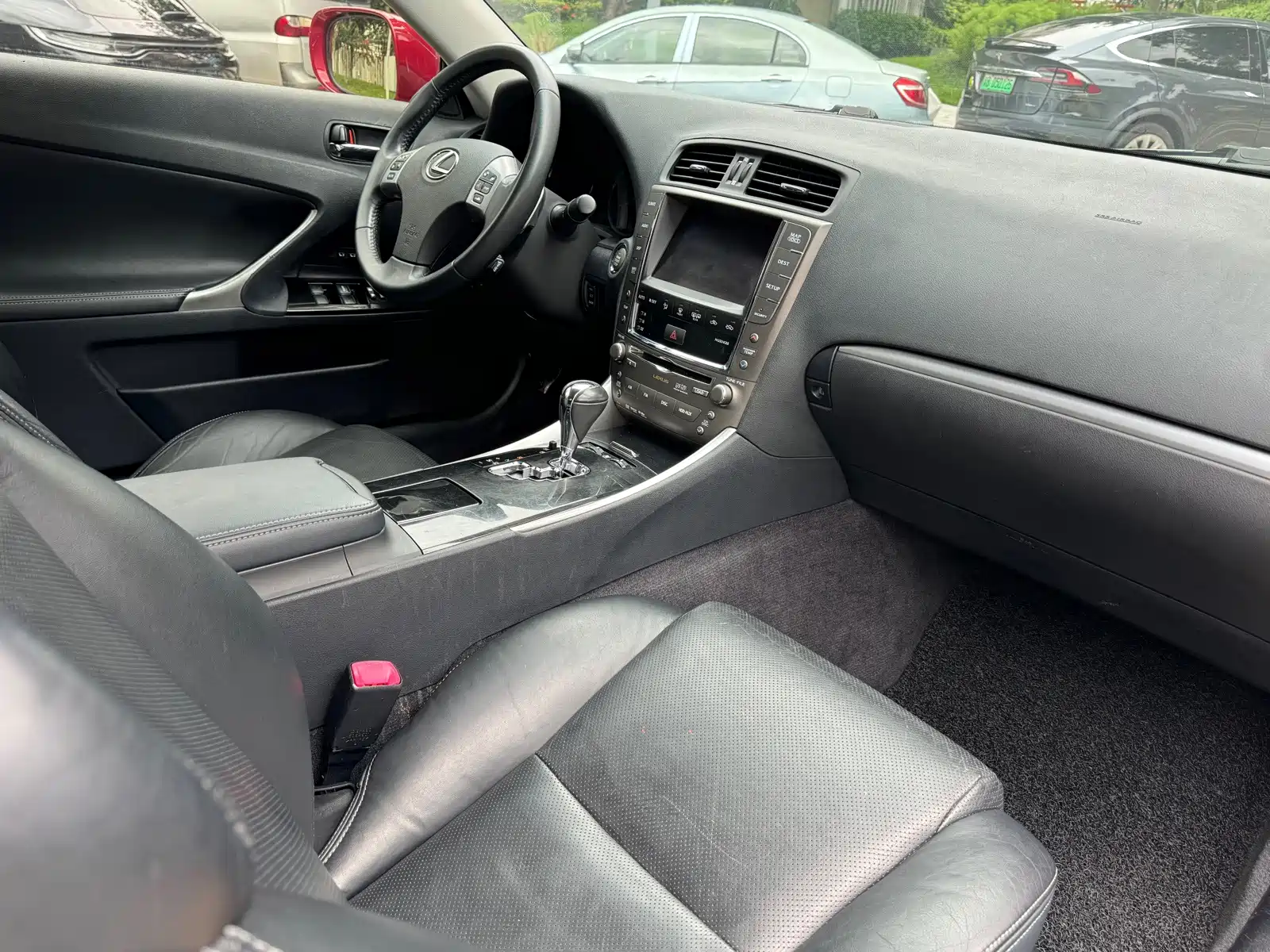 Фото 10 - Lexus IS