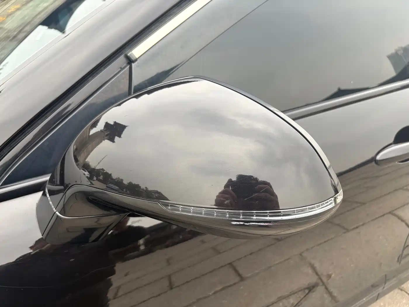 WEI PAI WEI BRAND VV7