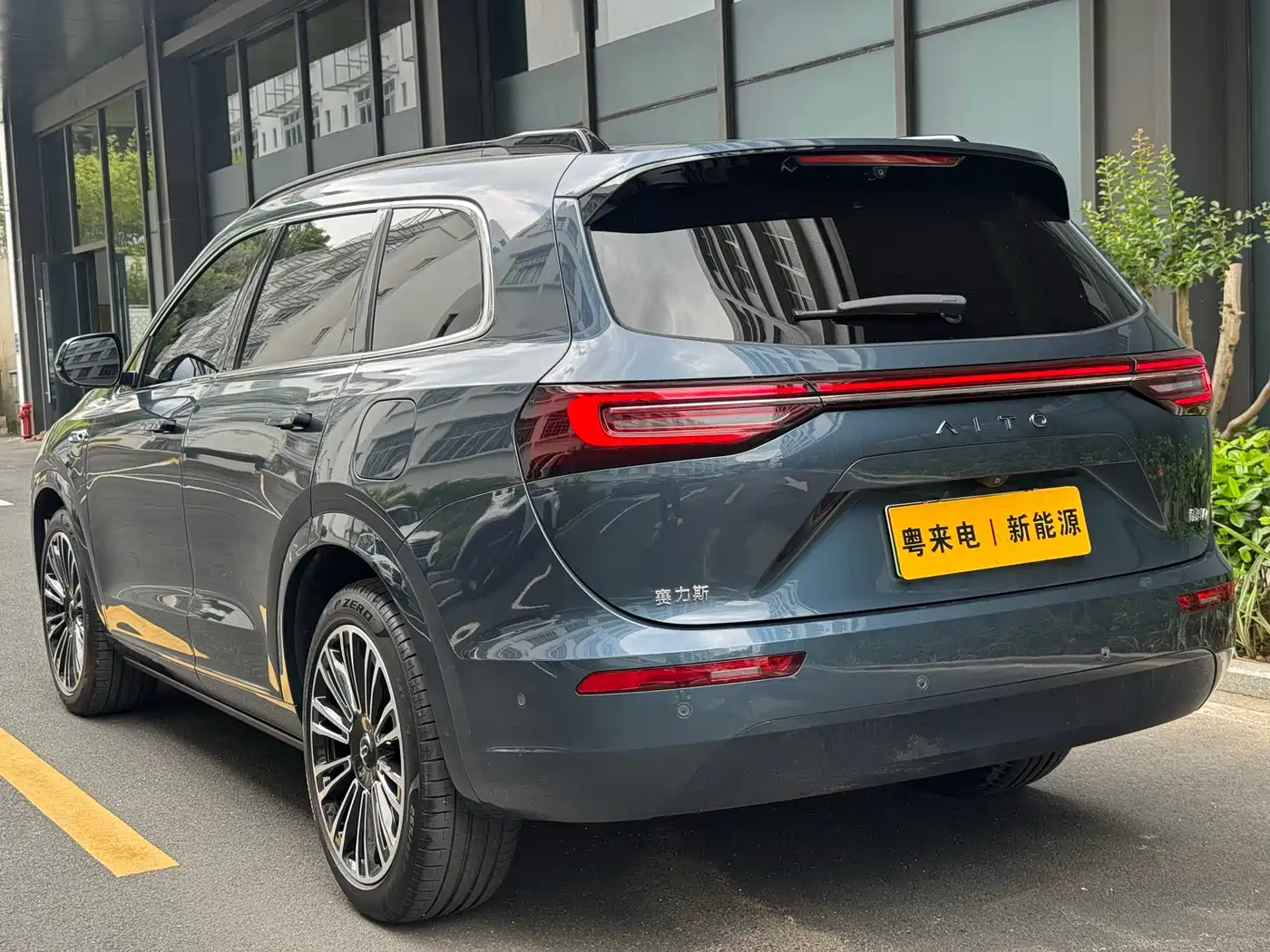 AITO Wenjie AITO M7 2024 1.5T Smart Drive RWD Ultra 5-seater фото 5