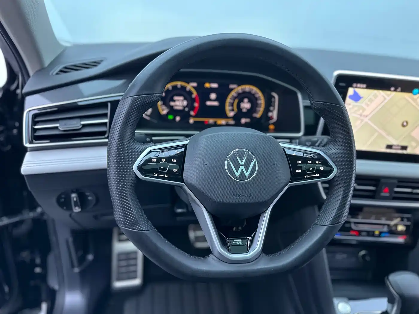 Volkswagen Tiguan L 2023 330TSI Auto 2WD R-Line Premium Edition фото 17