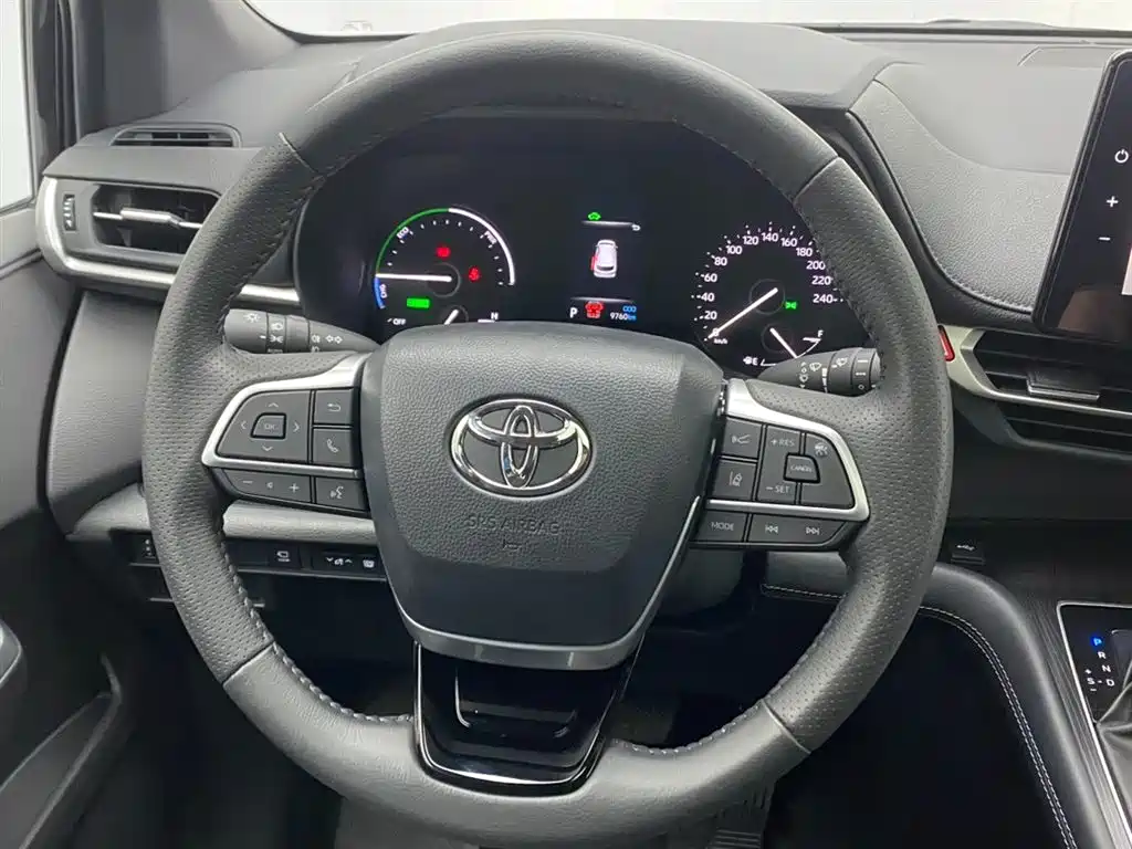Toyota Sienna 2024 2.5L Hybrid Ultimate Premium Edition фото 14