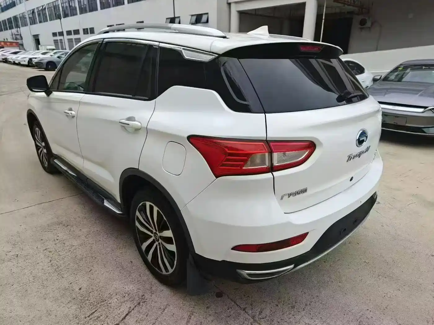 GAC Trumpchi Trumpchi GS4 New Energy 2017 1.5L PHEV Premium Edition фото 6