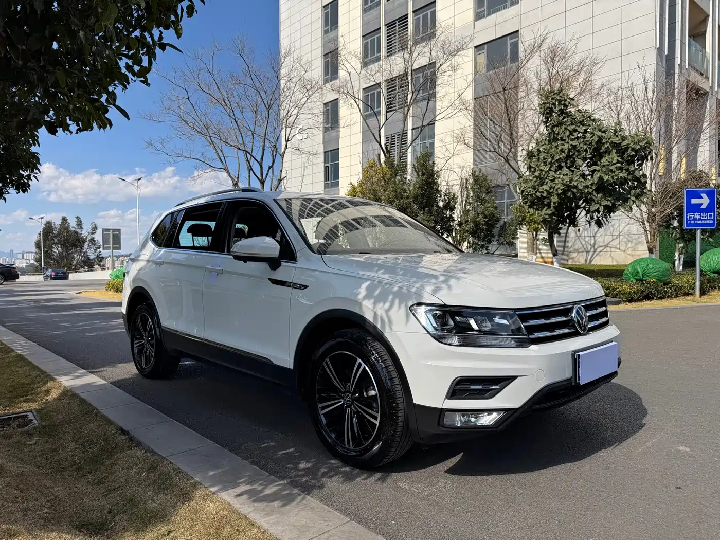 Volkswagen Tiguan L 2021 330TSI Automatic 2WD Smart фото 3